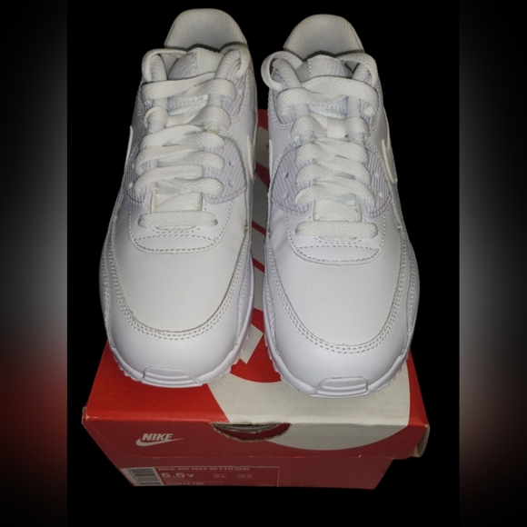 Boys Youth Nike Air Max 90 Leather (GS) Triple White Size 5.5Y - Picture 8 of 13